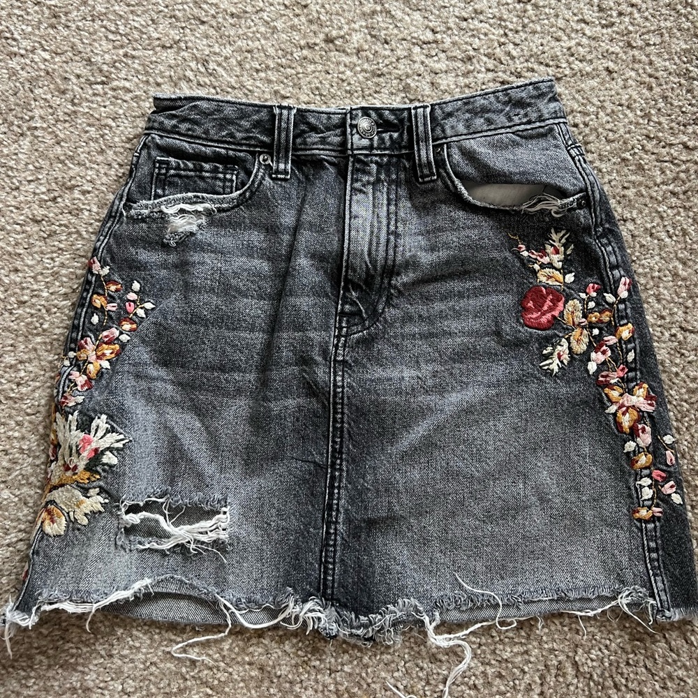 Abercrombie and Fitch Denim Skirt with Embroidery 🌸